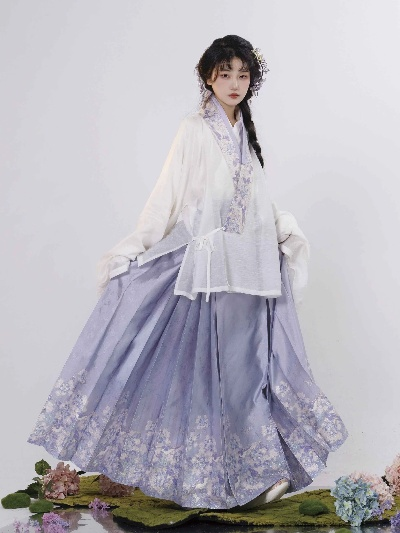 The Evolution of Textile Hanfu:A Journey Through Time