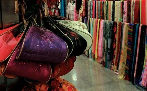 The Magic of the Fabric Market in Henans YuchíCounty