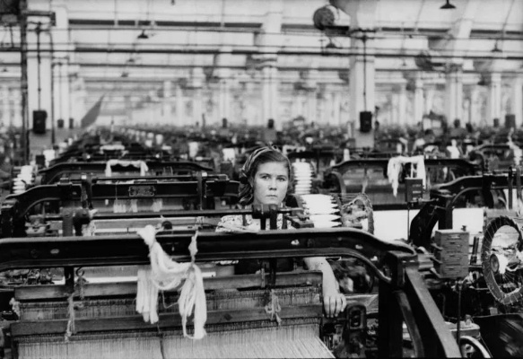 The Story of a Leading Textile Manufacturer 连发纺织厂的发展历程