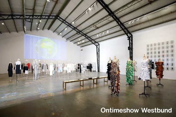 The Exhibition Hall Style of Textiles