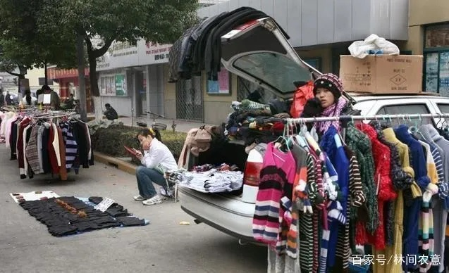 地摊货纺织品，街头时尚与实惠的选择