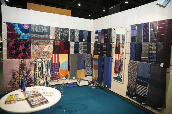 The Rich Textile World of 富林纺织品