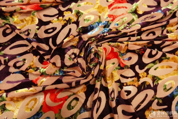 The Rich Textile World of 富林纺织品