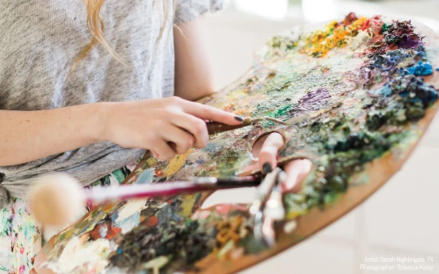 The Art of Hand-Painting on Textiles:A Comprehensive Guide