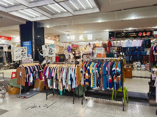海口纺织品公司服装批发商场体验