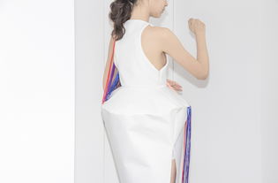 The Beauty of Textiles and Paints for the pregnant Woman
