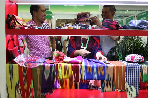 Exploring the World of Textiles at the Shijiazhuang Jinzhou Textile Exhibition