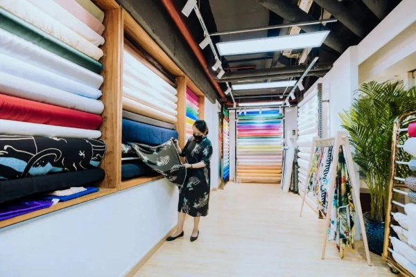 卡尔沙龙纺织品店，探索高品质生活的艺术之旅