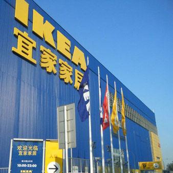 白色纺织品座椅图片与英文口语化内容