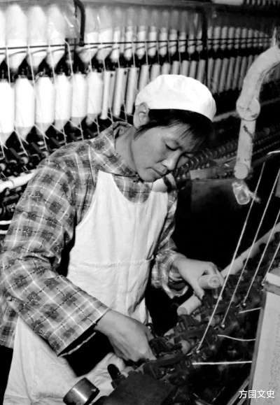 The Textile Factory:A Story of Leading Performers in the纺织厂李幼斌，明星纺织工人的传奇故事