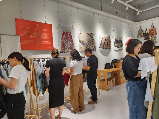 Shanghais Exquisite Textiles:The Story of 盈汇服装纺织品