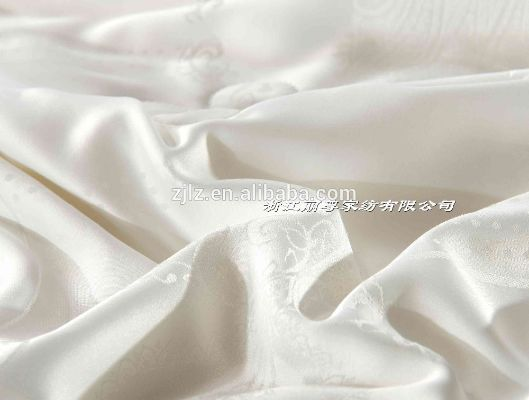 The Unique Comfort of the Golden Silk Pillow
