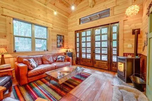 Choosing the Perfect Color for Your Wooden Cabin