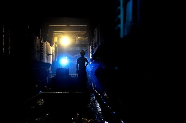 Night Workers Tales:A Tale of the Textile Mill