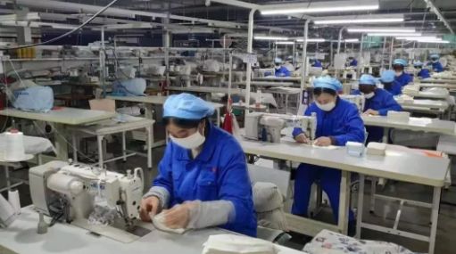 大家好，今天我们将一起探讨纺织厂比赛的精彩瞬间。纺织厂比赛不仅是一场技术的较量，更是一次团队协作和创意展示的盛会。让我们一起来感受这场比赛的热烈氛围吧！