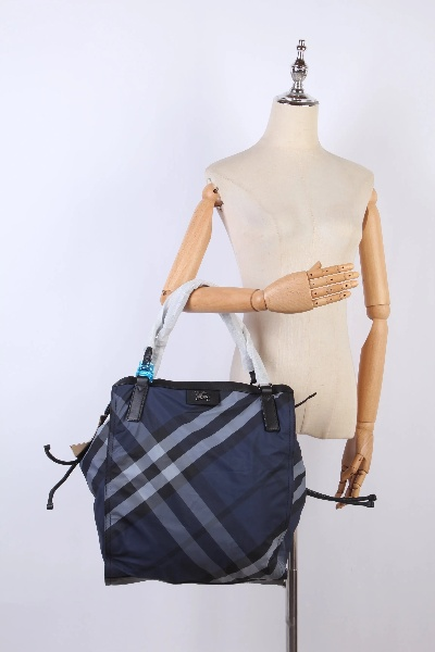The Fashionable Use of Non-Woven Textile Bags in the Fashion Industry