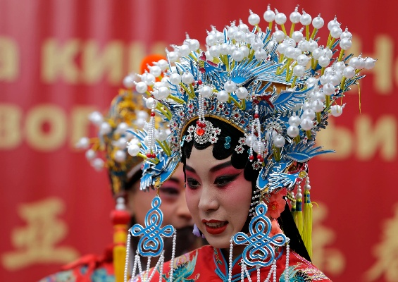 A Comprehensive Guide to Traditional Chinese Opera Textile Designs