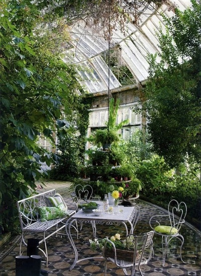 Garden-Inspired Interiors:The Art of Fabrics in the Home