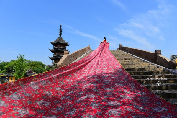 The Splendor of Suzhou Textile Town