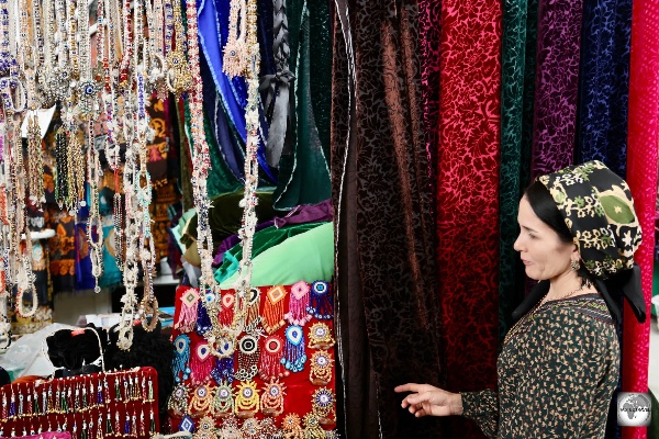 The Dushanbe Textile Market:A Visual Introduction