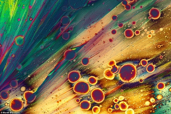 Exploring the Art of Watercolor Textiles:A Visual Journey