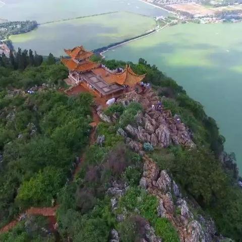 The Magic of the Natural Beauty in the Work of the Dragon Textile Factory