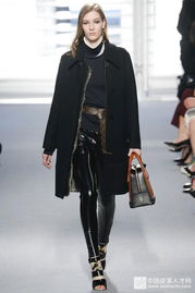 The Fashion of Womens Shoes:A Case Study on 万斯女鞋纺织品