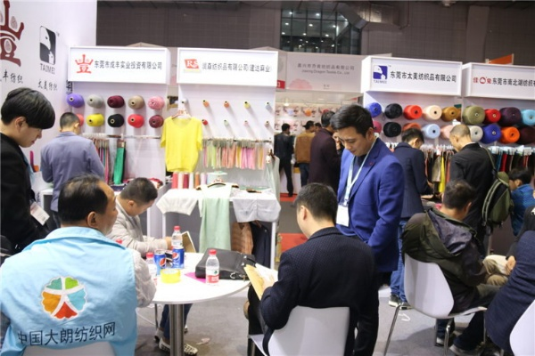 Celebrating the Progress of the 庆鸿纺织品