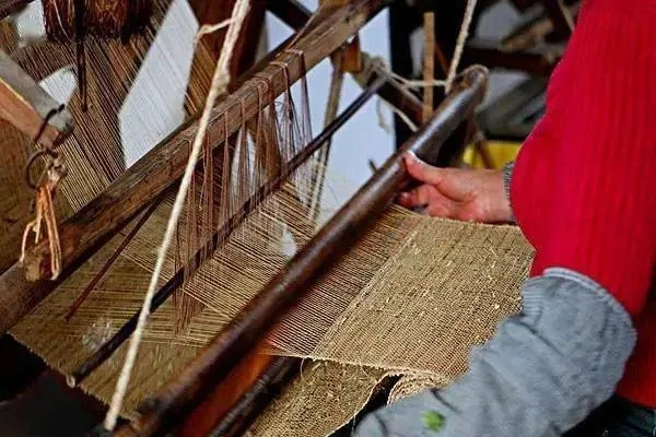 桦穗纺织品，探索与体验
