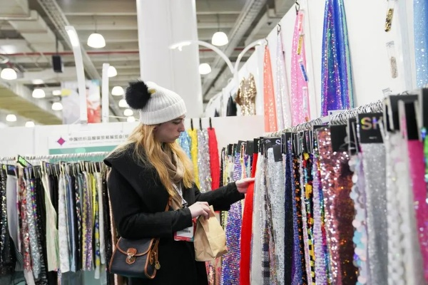 Exploring the World of Textiles at ShunXin Textile Trading Store