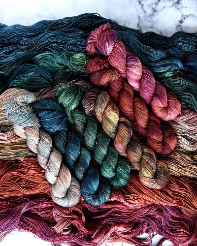 The Art of Yarn Knitting in Yunnan:Crafting Unique and Durable Lined Scarves