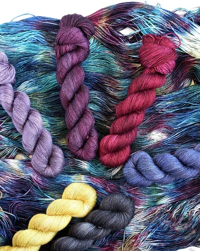 The Art of Yarn Knitting in Yunnan:Crafting Unique and Durable Lined Scarves