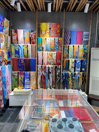 The Magic of临平丝绸纺织品批发市场