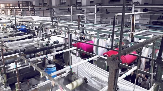 The Story of the亿霖阁纺织品牌工厂店，走进纺织业的魅力世界