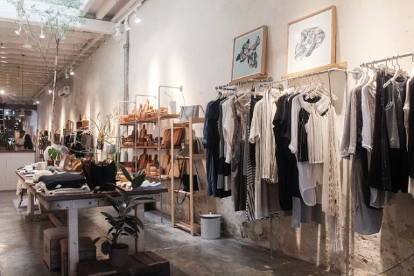 The Dynamics of Zhongshan Road Textile Store:A Tale of Commerce and Community