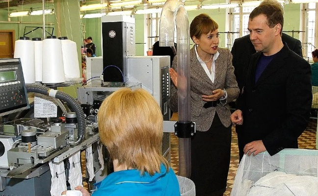 The Role of a Textile Factorys Business Follow-Up Officer