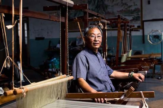 The Story of the玉人纺织厂，传统与创新的交织