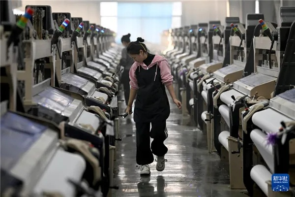 The Textile Factory in Anhui:A Multitude of Wonders